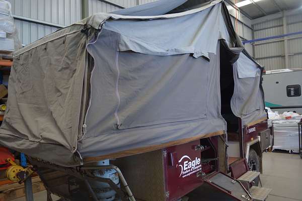 2015 Eagle Trailers & Campers Red Cherokee