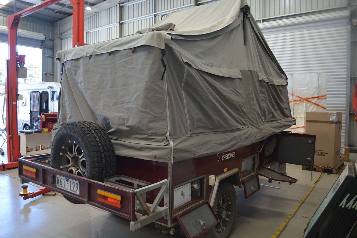 2015 Eagle Trailers & Campers Red Cherokee