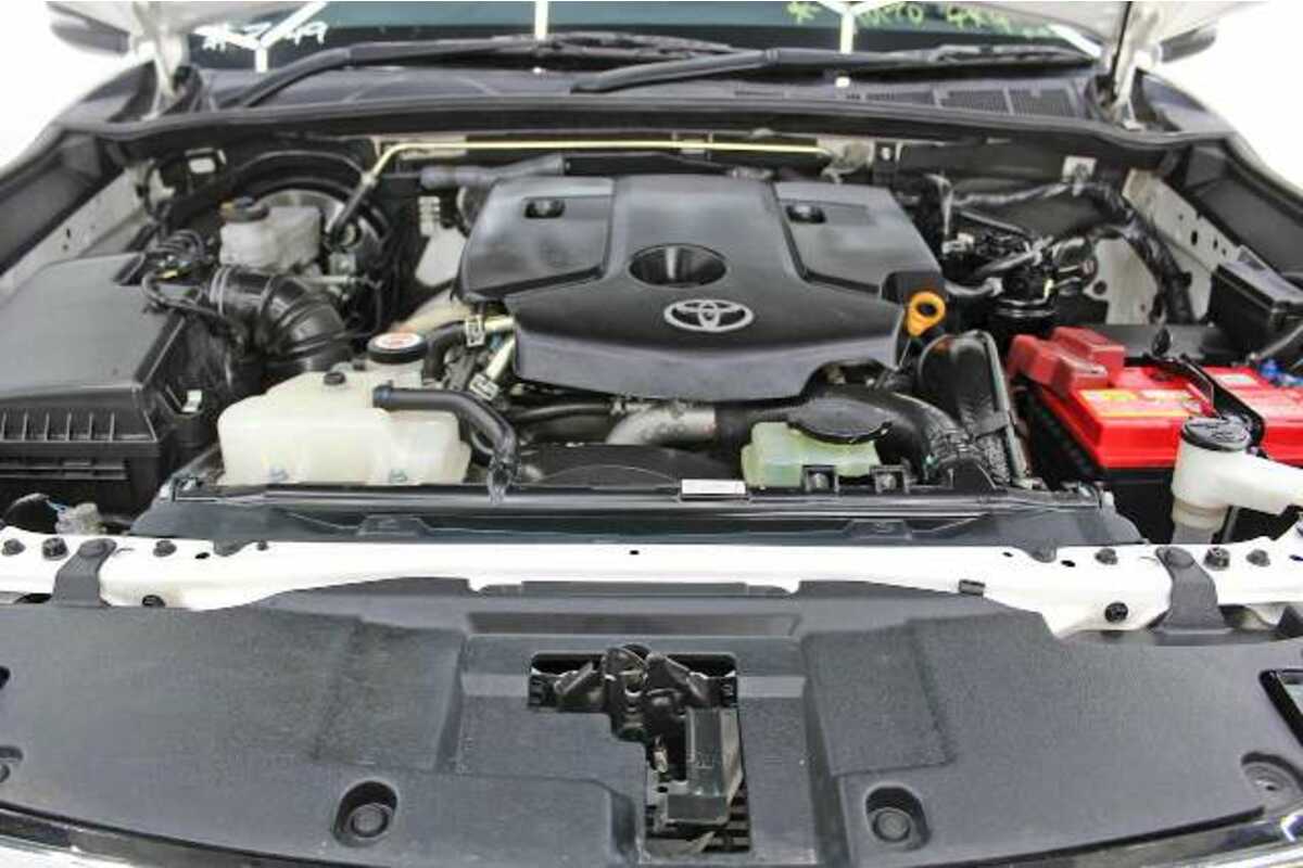2019 Toyota HILUX SR EXTENDED CAB GUN126R