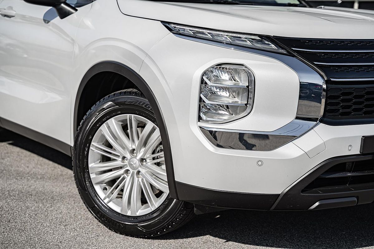 2023 Mitsubishi Outlander ES ZM