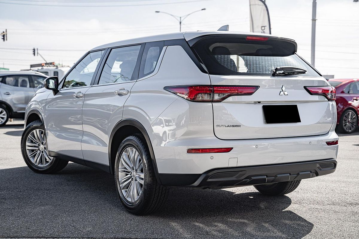 2023 Mitsubishi Outlander ES ZM
