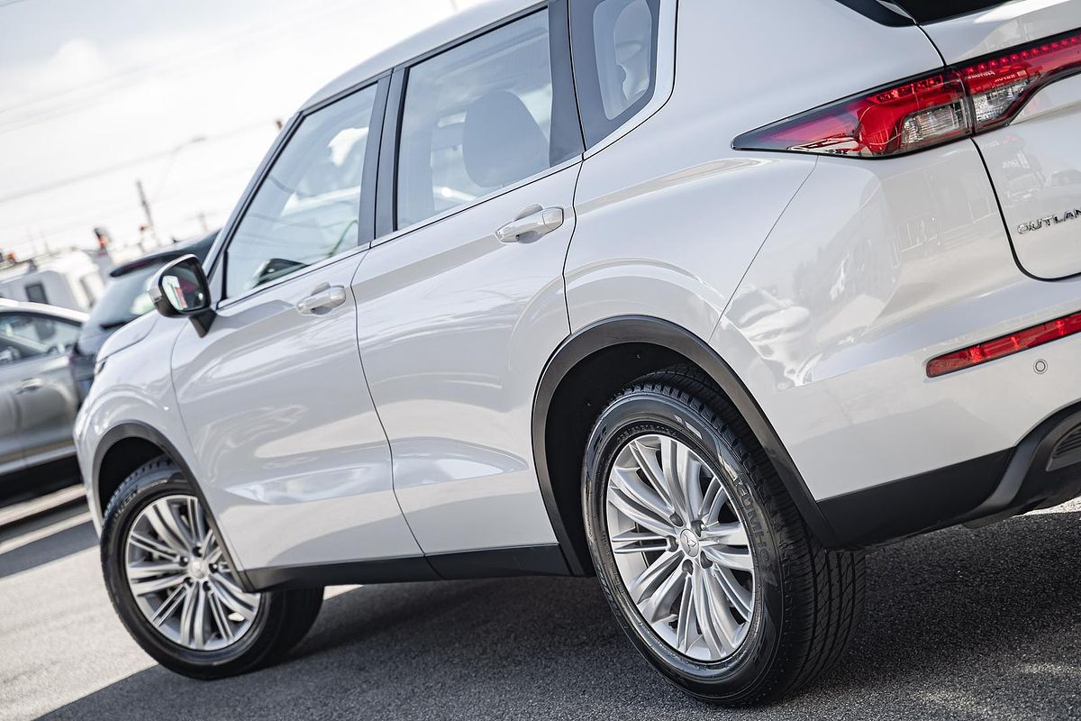 2023 Mitsubishi Outlander ES ZM