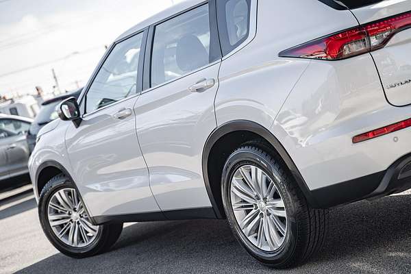 2023 Mitsubishi Outlander ES ZM
