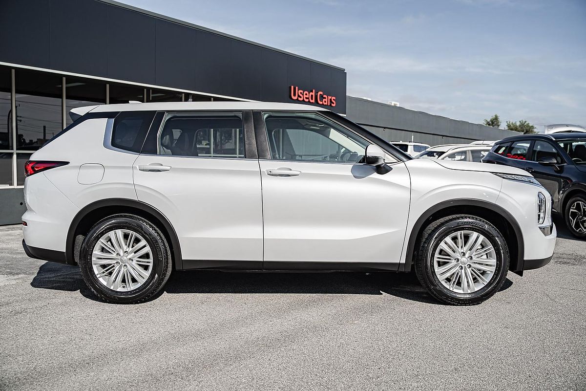 2023 Mitsubishi Outlander ES ZM