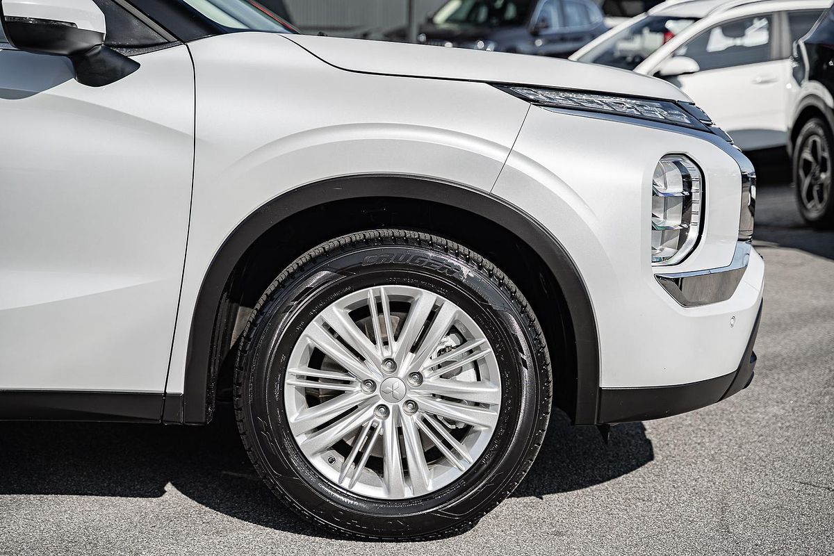 2023 Mitsubishi Outlander ES ZM