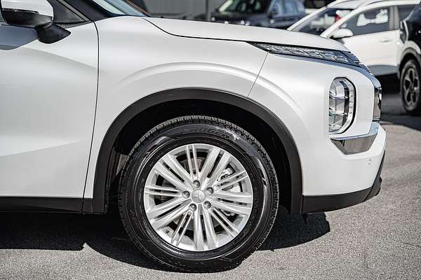 2023 Mitsubishi Outlander ES ZM