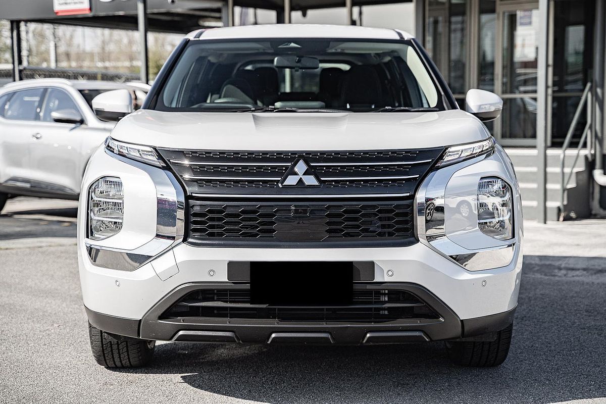 2023 Mitsubishi Outlander ES ZM