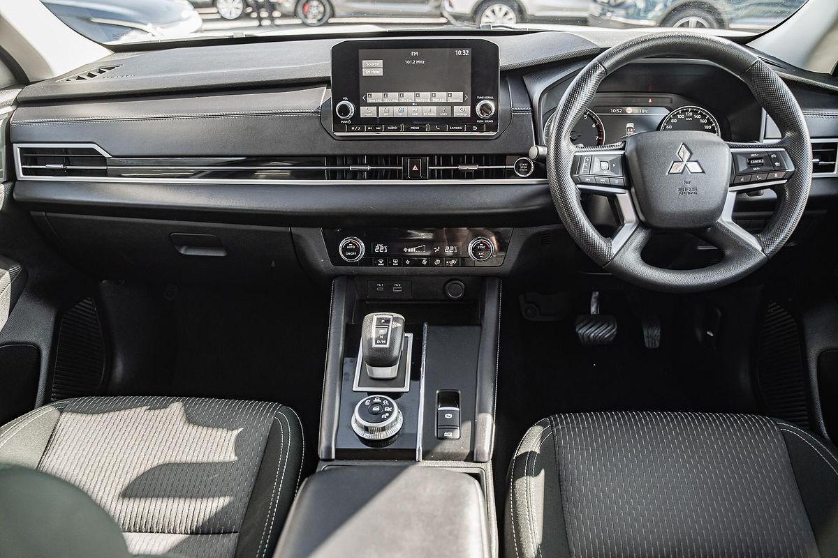 2023 Mitsubishi Outlander ES ZM