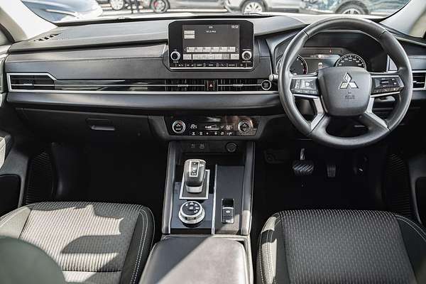 2023 Mitsubishi Outlander ES ZM