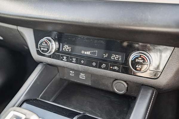 2023 Mitsubishi Outlander ES ZM