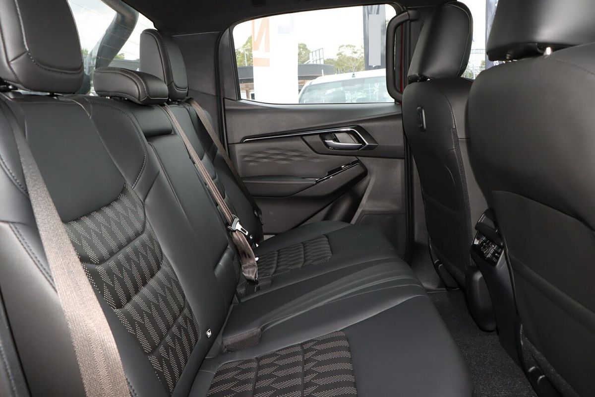 2024 Isuzu D-MAX BLADE 4X4