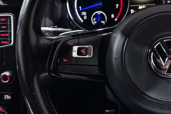 2016 Volkswagen Scirocco R Wolfsburg Edition 1S