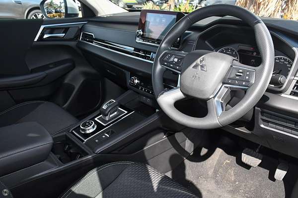 2024 Mitsubishi Outlander ES ZM