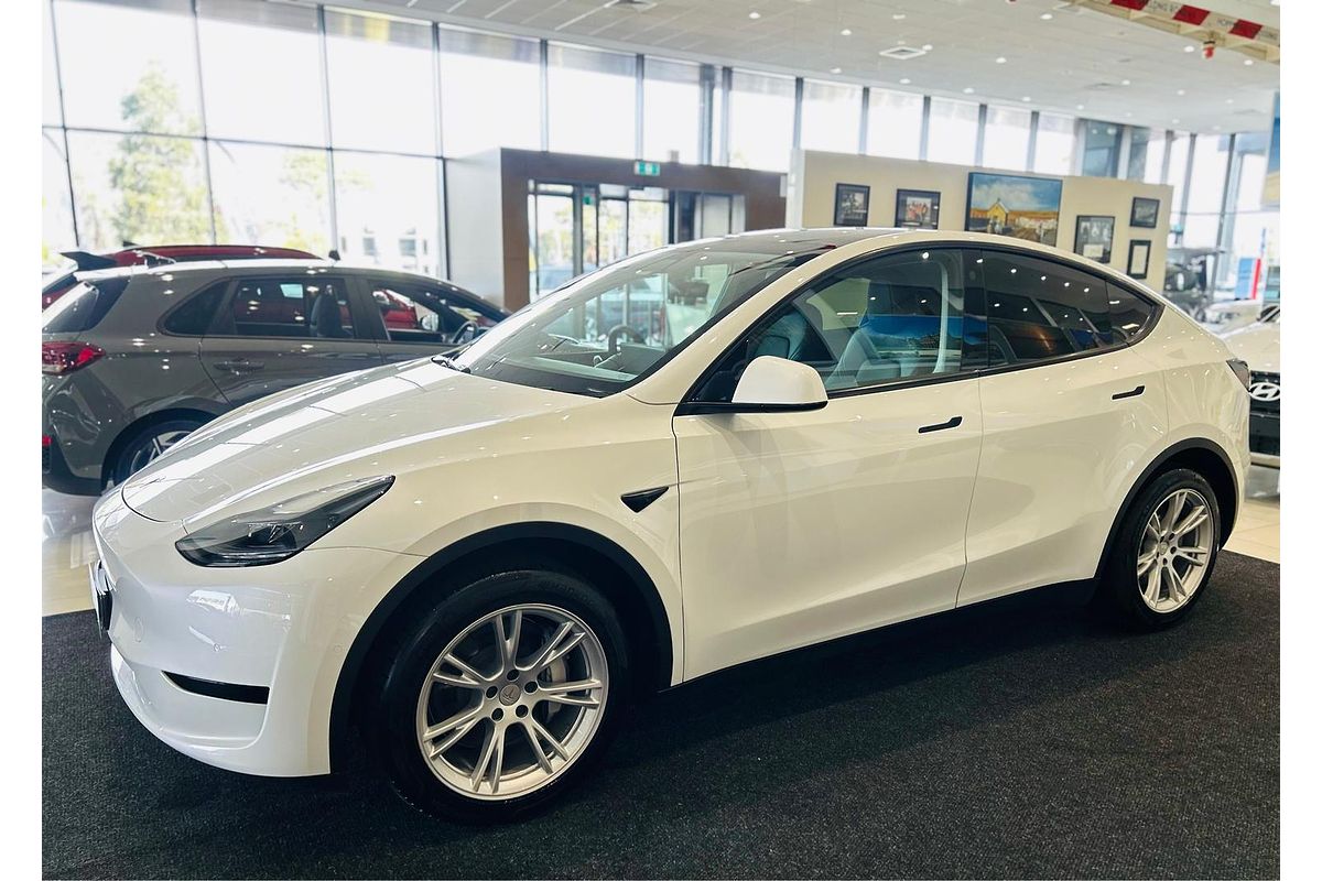 2023 Tesla Model Y Rear-Wheel Drive