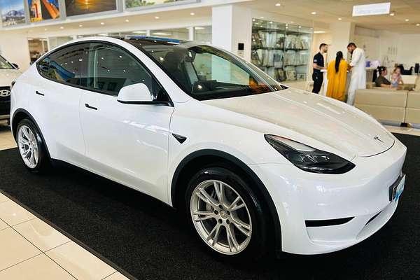 2023 Tesla Model Y Rear-Wheel Drive