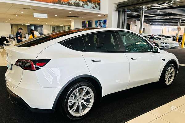 2023 Tesla Model Y Rear-Wheel Drive