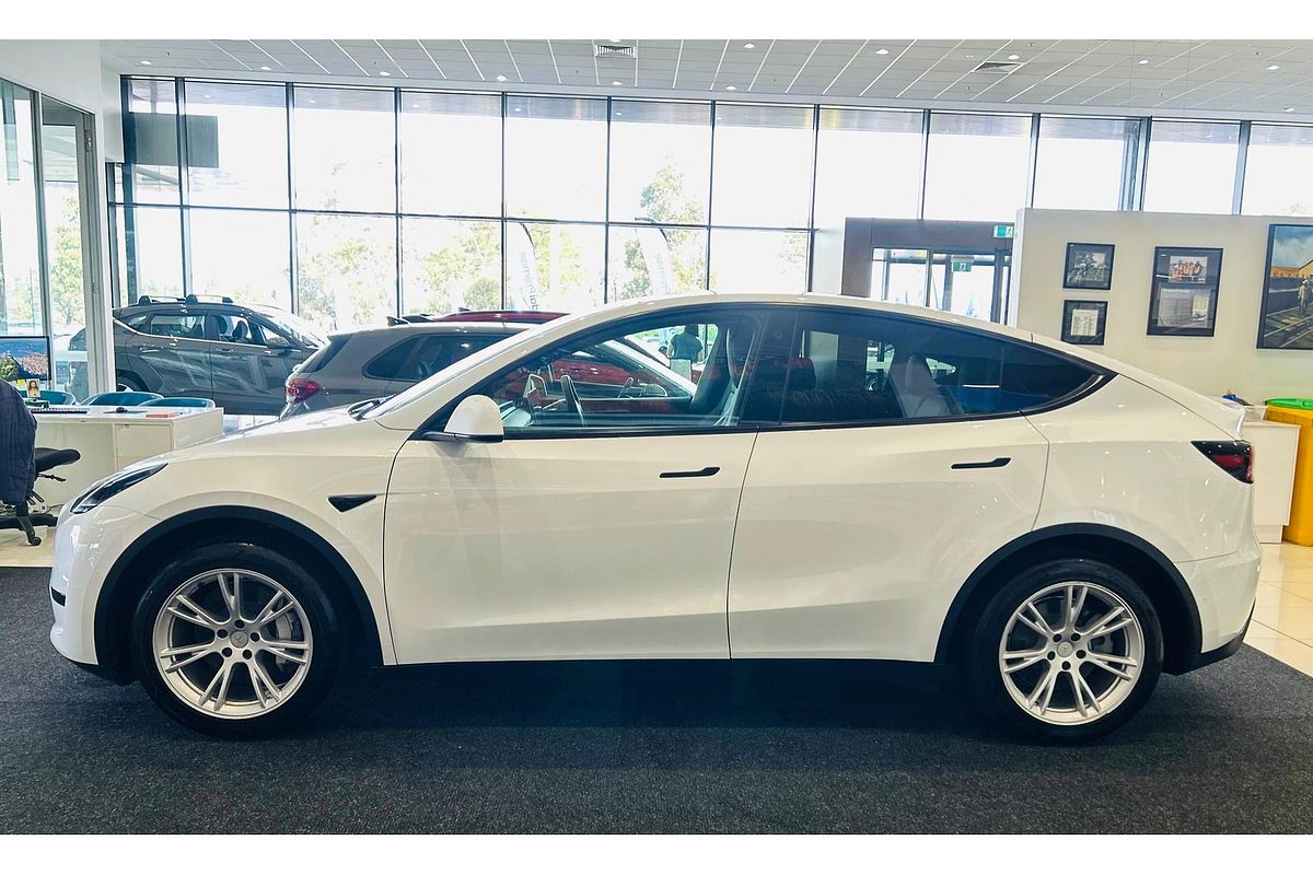 2023 Tesla Model Y Rear-Wheel Drive