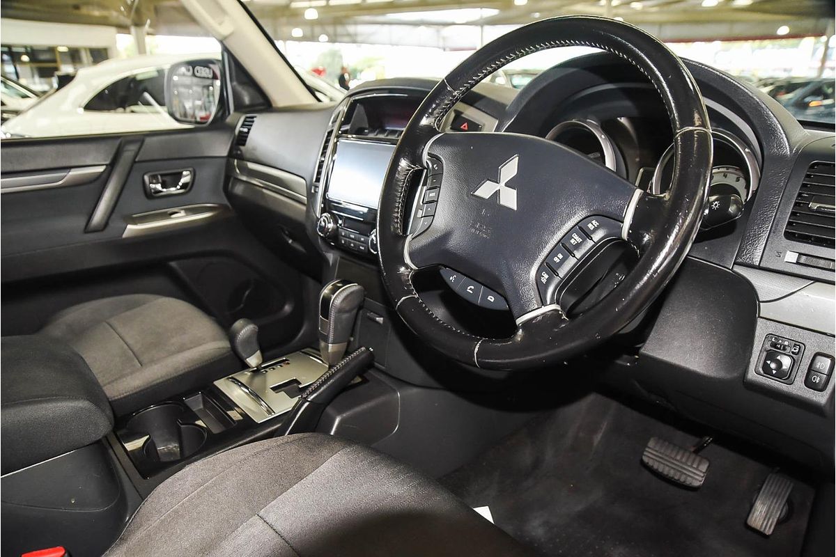 2016 Mitsubishi Pajero GLX NX