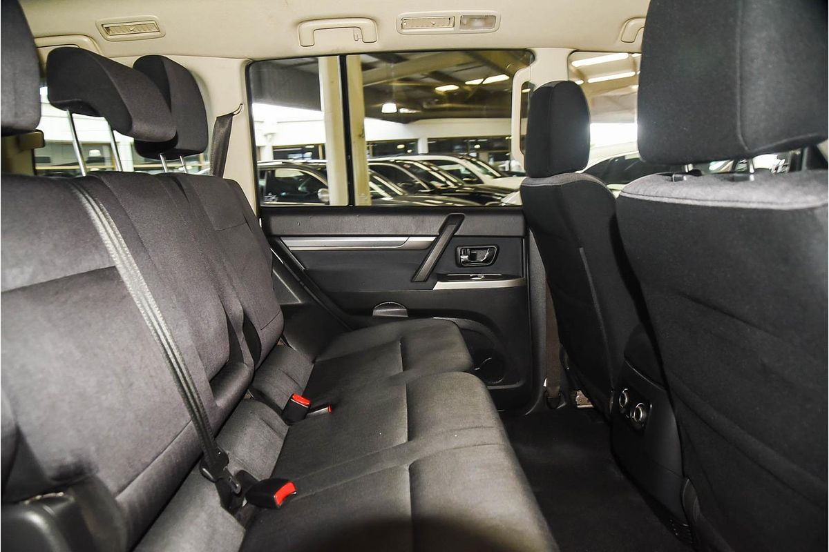 2016 Mitsubishi Pajero GLX NX