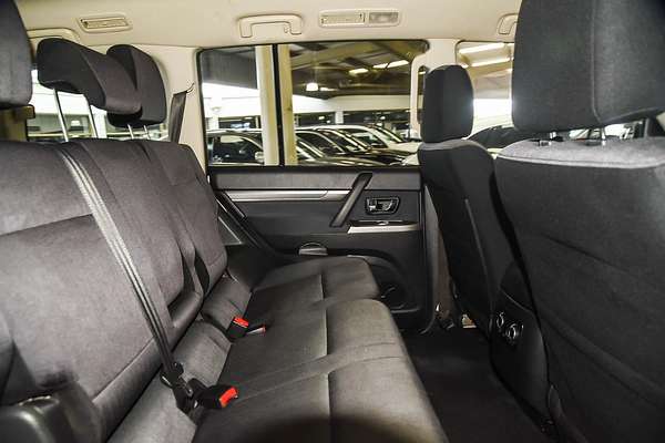2016 Mitsubishi Pajero GLX NX