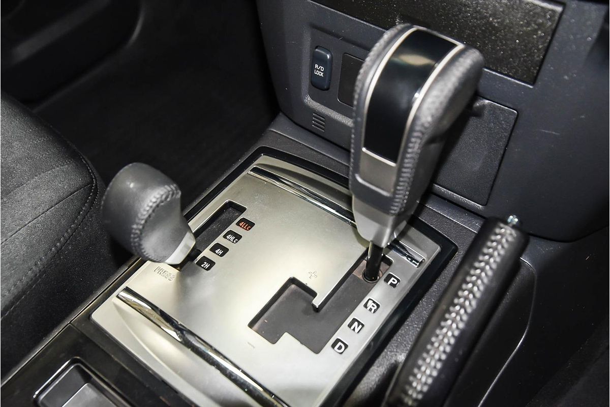 2016 Mitsubishi Pajero GLX NX