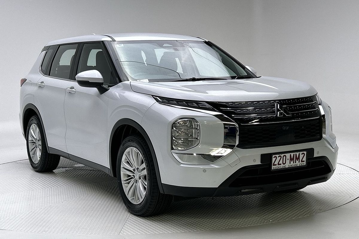 2023 Mitsubishi Outlander ES ZM