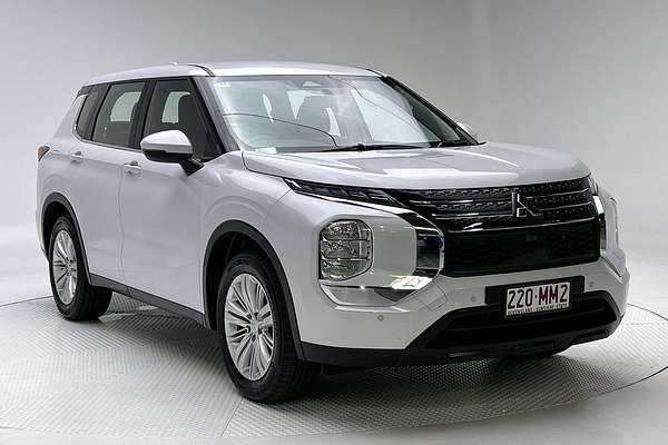 2023 Mitsubishi Outlander ES ZM