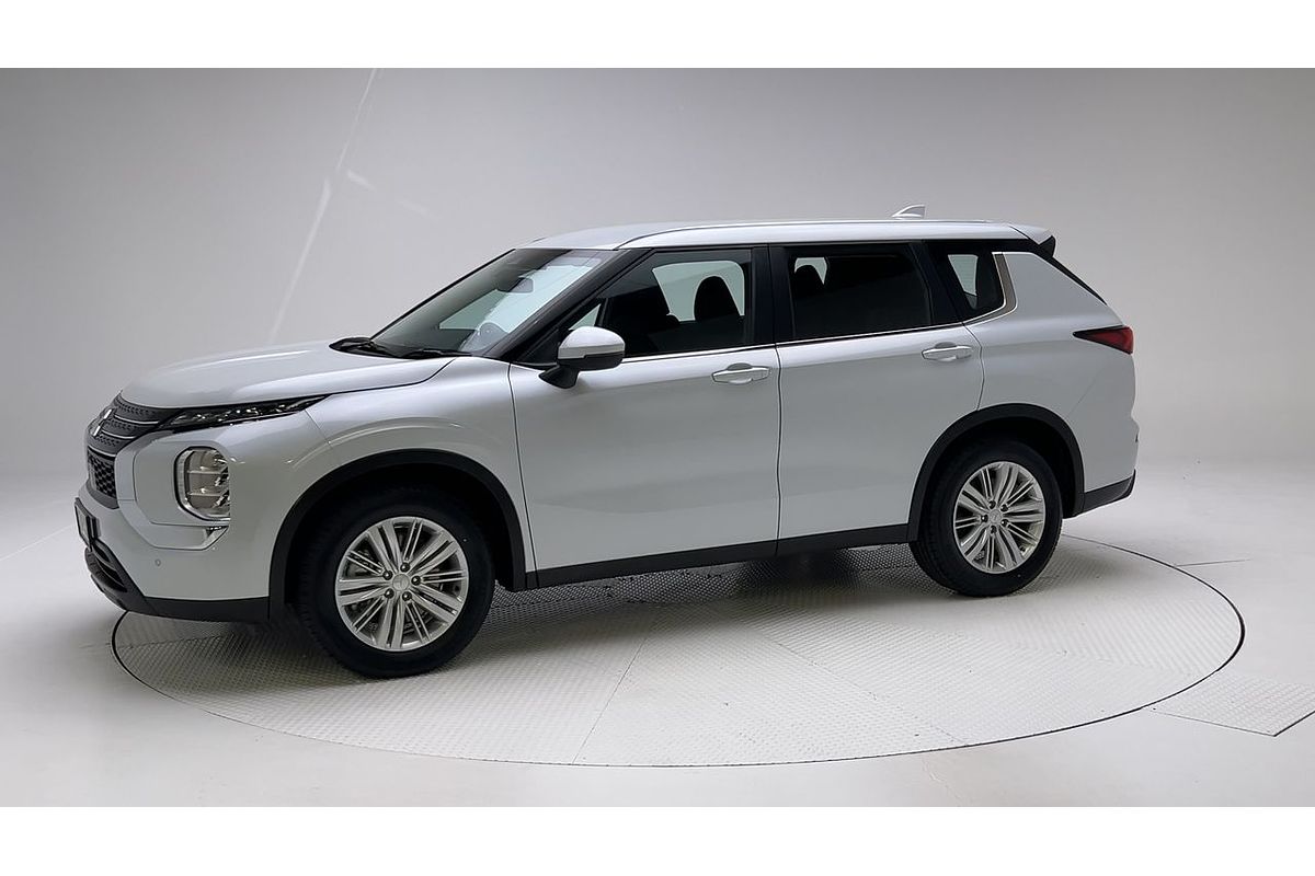 2023 Mitsubishi Outlander ES ZM