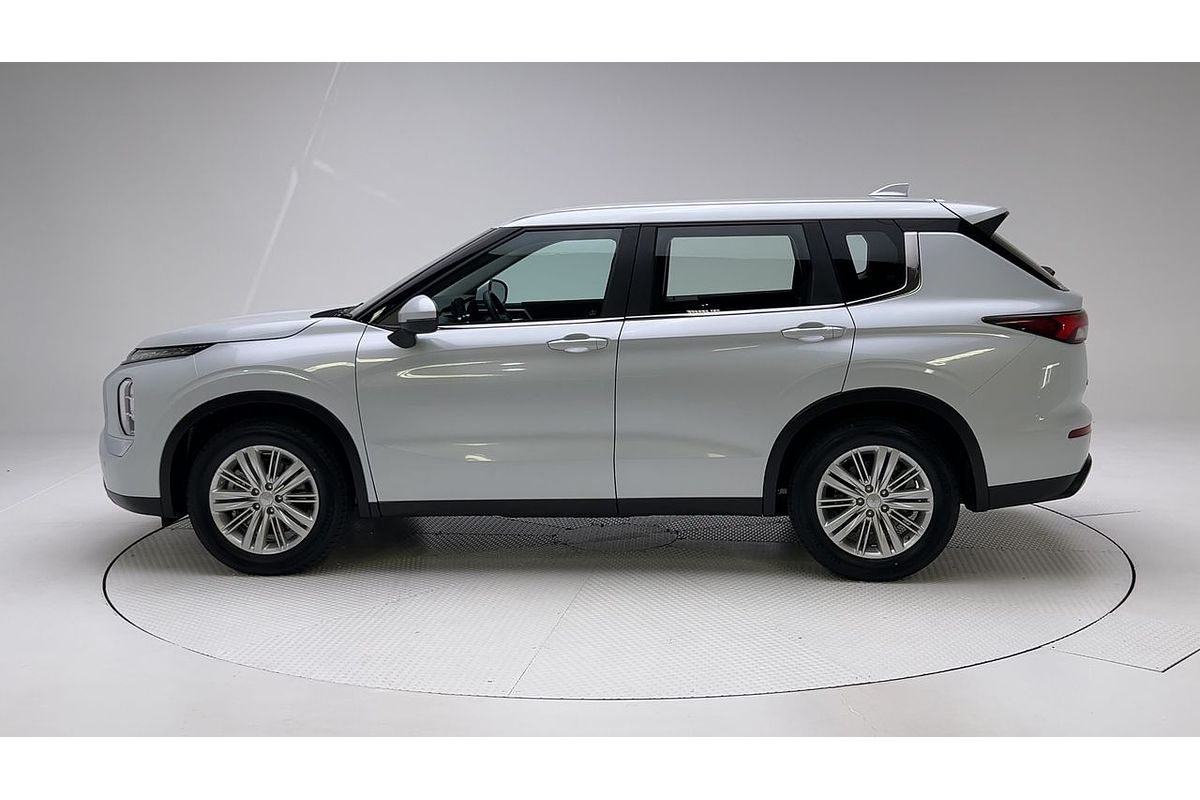 2023 Mitsubishi Outlander ES ZM