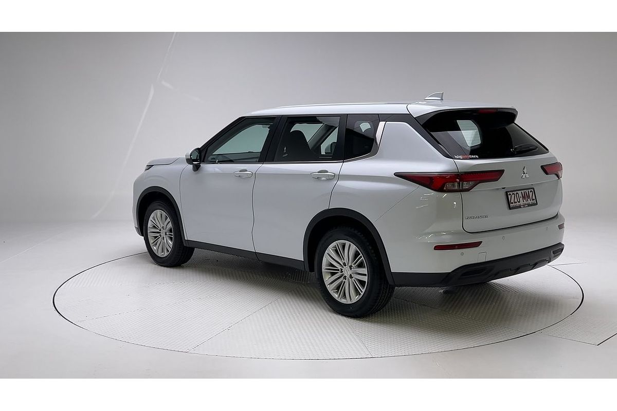 2023 Mitsubishi Outlander ES ZM