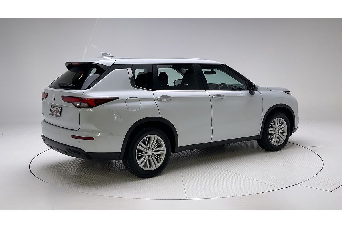 2023 Mitsubishi Outlander ES ZM