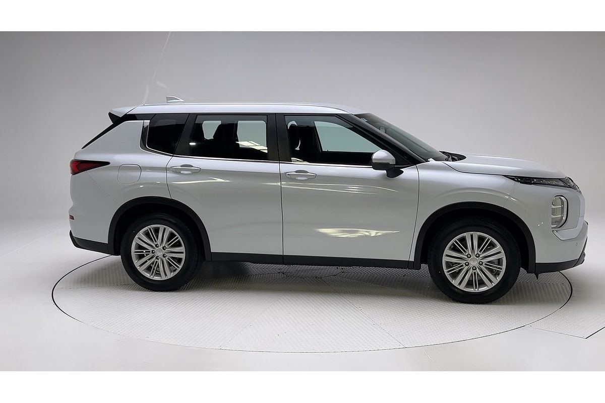 2023 Mitsubishi Outlander ES ZM