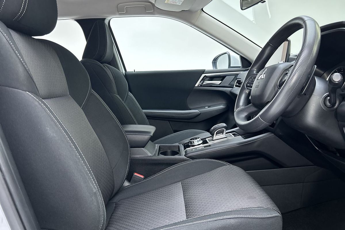 2023 Mitsubishi Outlander ES ZM
