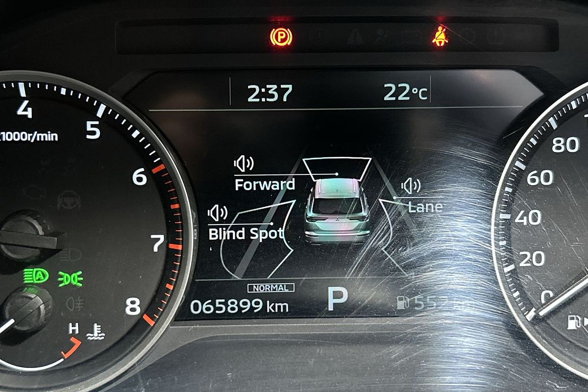 2023 Mitsubishi Outlander ES ZM