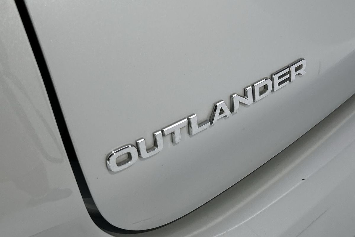 2023 Mitsubishi Outlander ES ZM