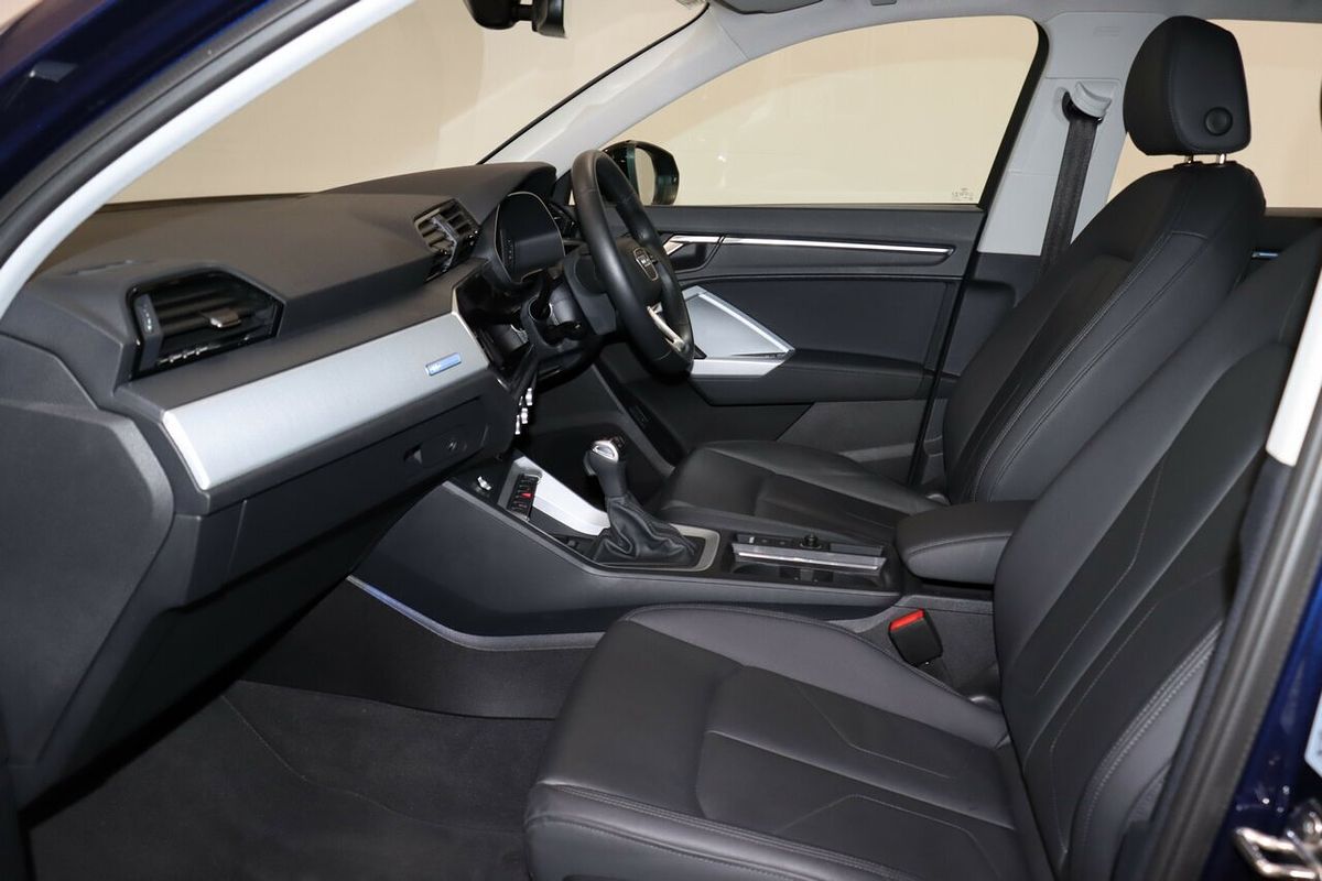 2023 Audi Q3 35 TFSI Dynamic Black F3