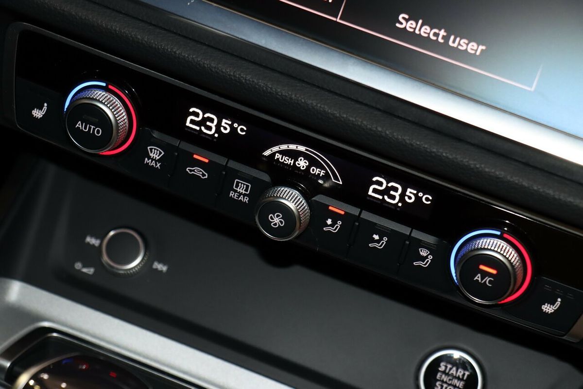 2023 Audi Q3 35 TFSI Dynamic Black F3