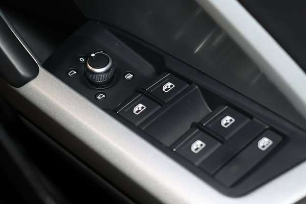 2023 Audi Q3 35 TFSI Dynamic Black F3