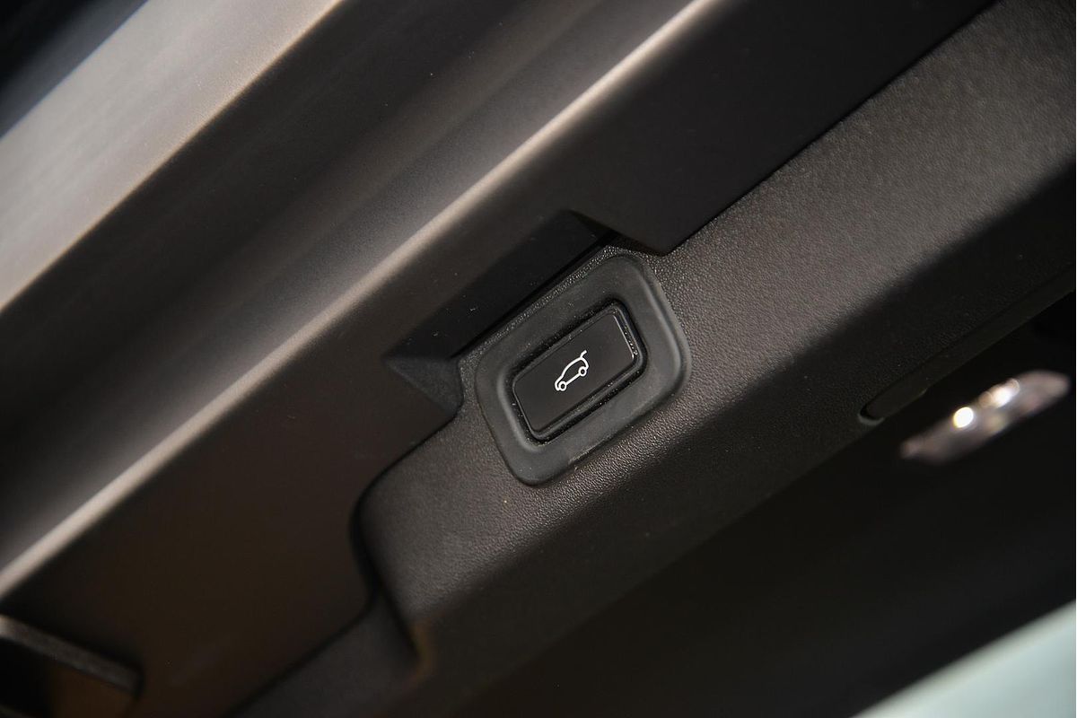 2022 Land Rover Discovery P360 R-Dynamic HSE Series 5