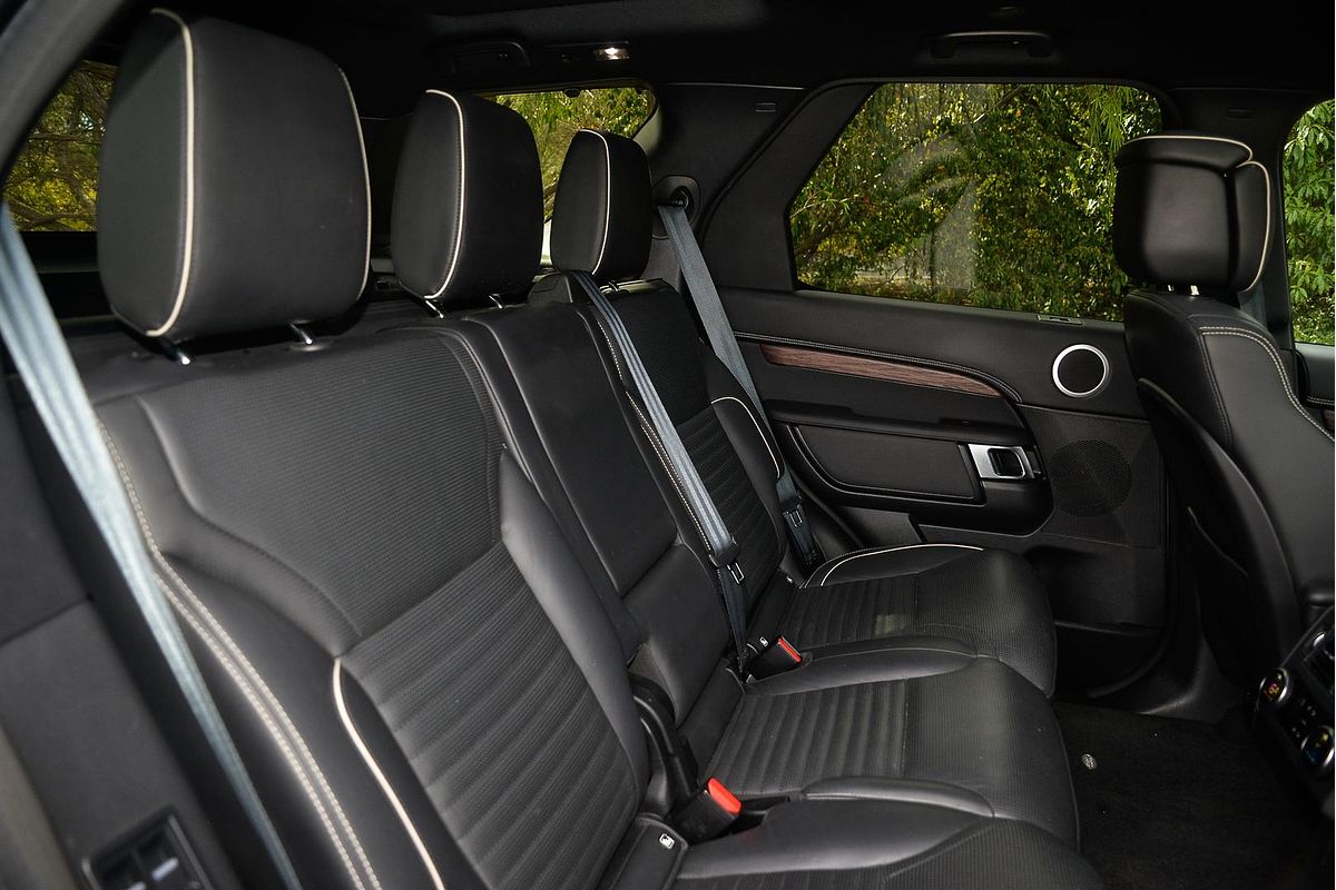 2022 Land Rover Discovery P360 R-Dynamic HSE Series 5