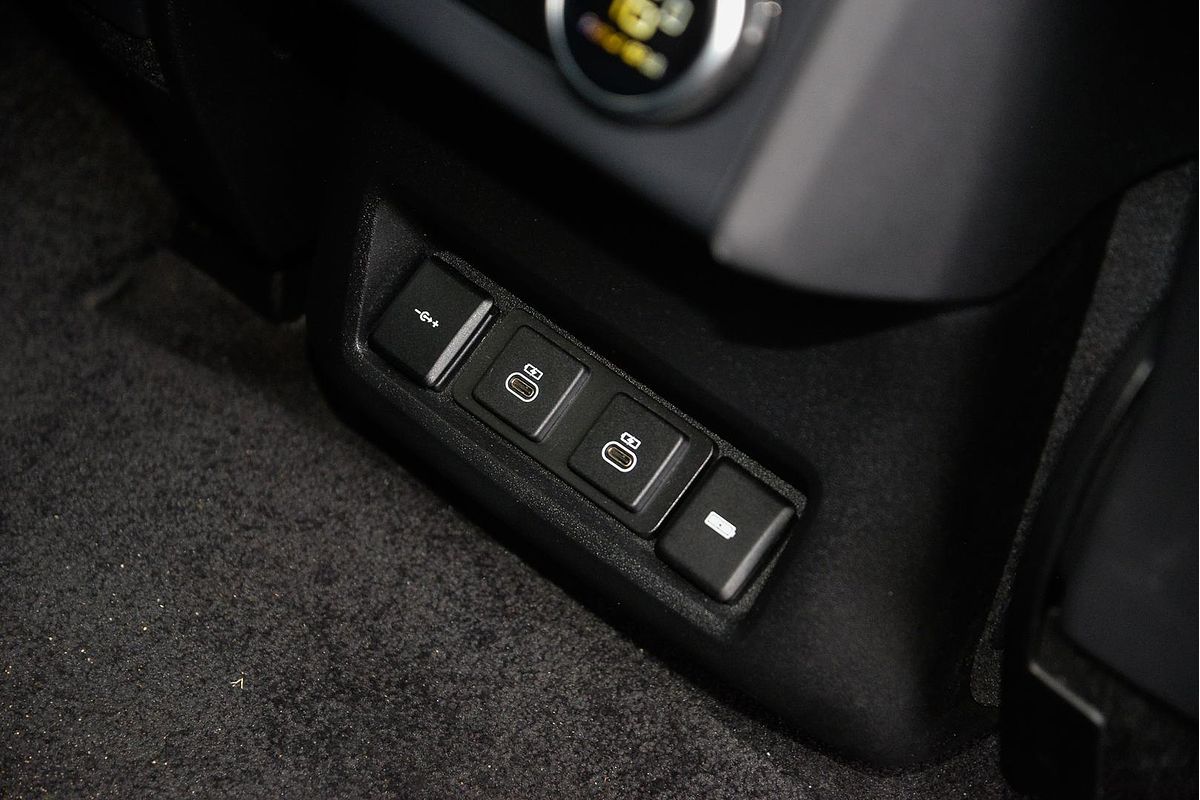 2022 Land Rover Discovery P360 R-Dynamic HSE Series 5