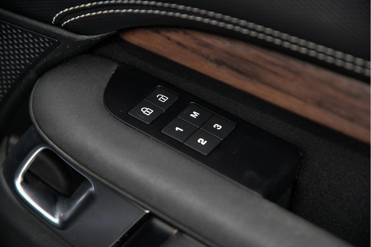 2022 Land Rover Discovery P360 R-Dynamic HSE Series 5