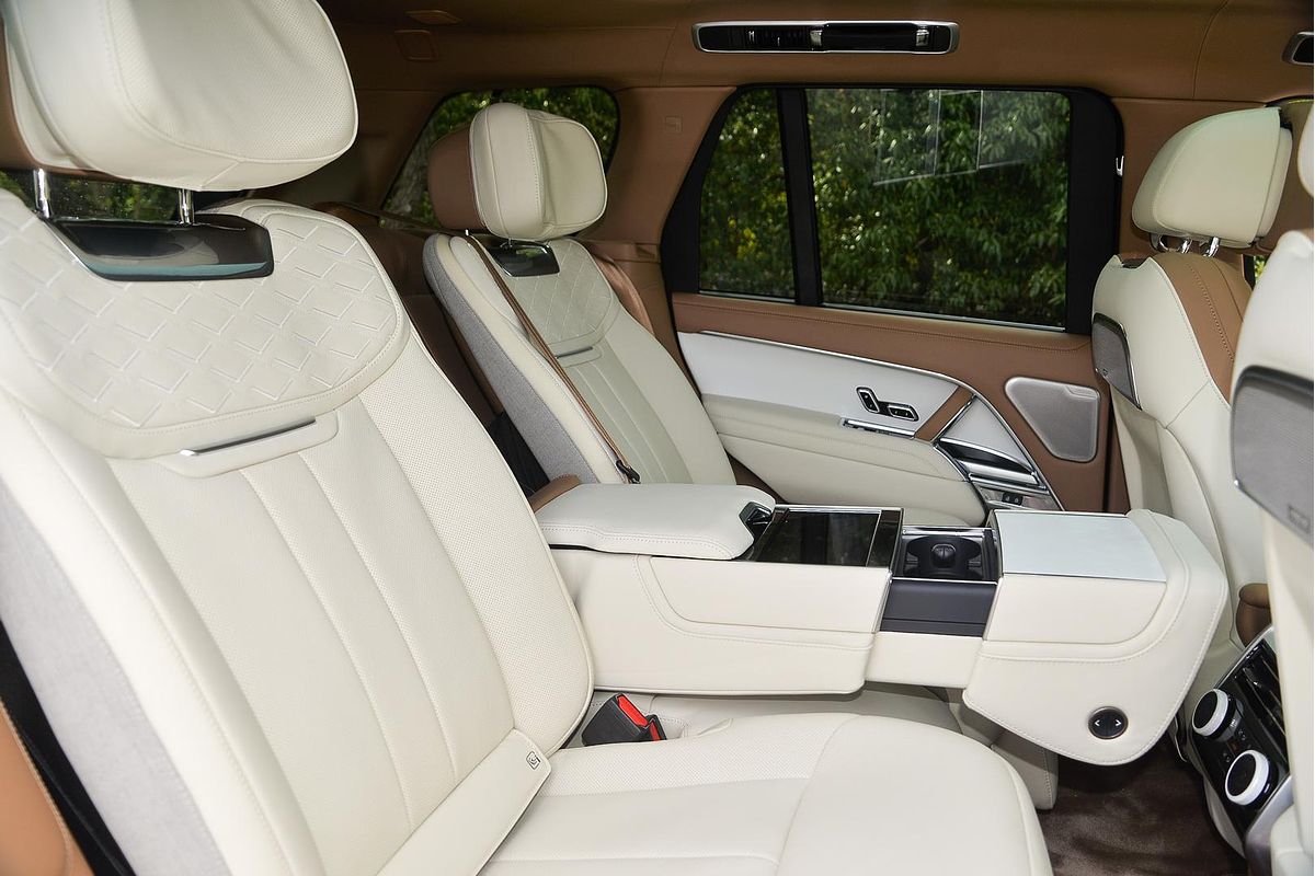 2024 Land Rover Range Rover P615 SV L460
