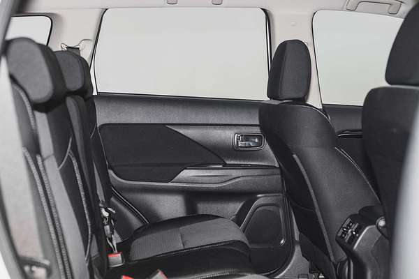 2020 Mitsubishi Outlander ES ZL