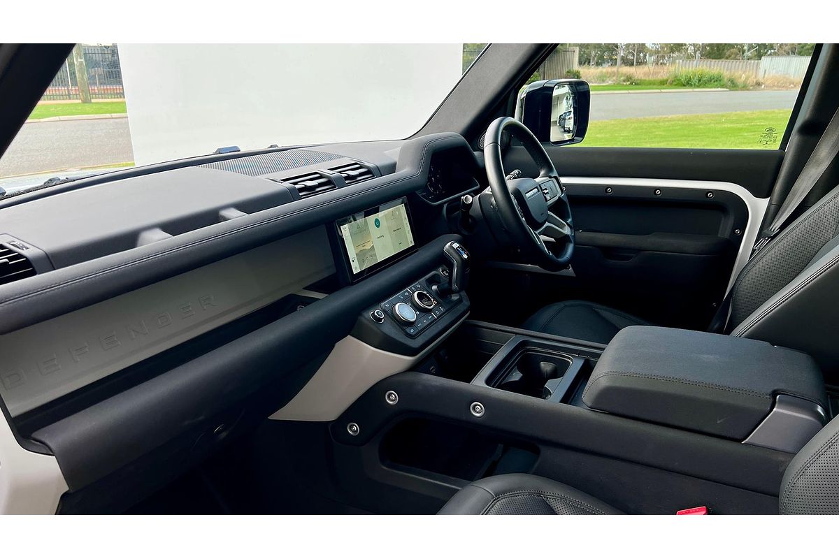 2023 Land Rover Defender 110 D300 SE L663