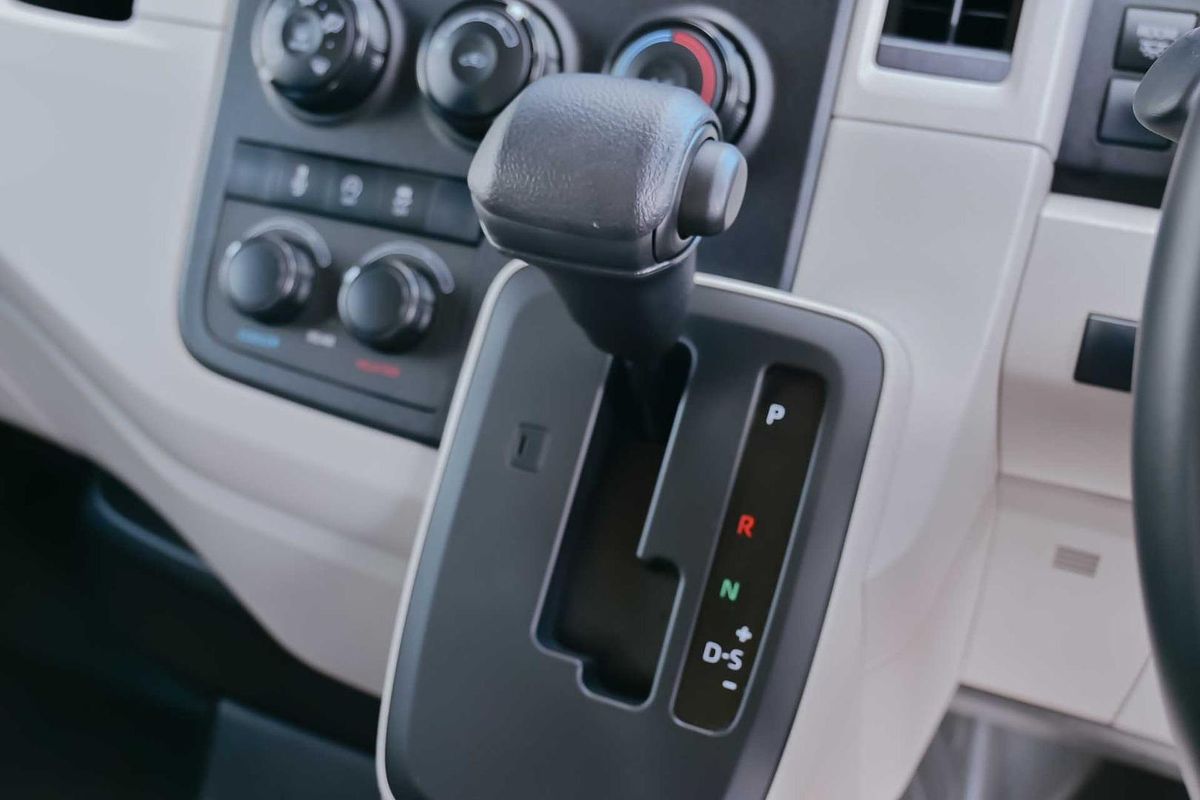 2019 Toyota Hiace Commuter GDH322R
