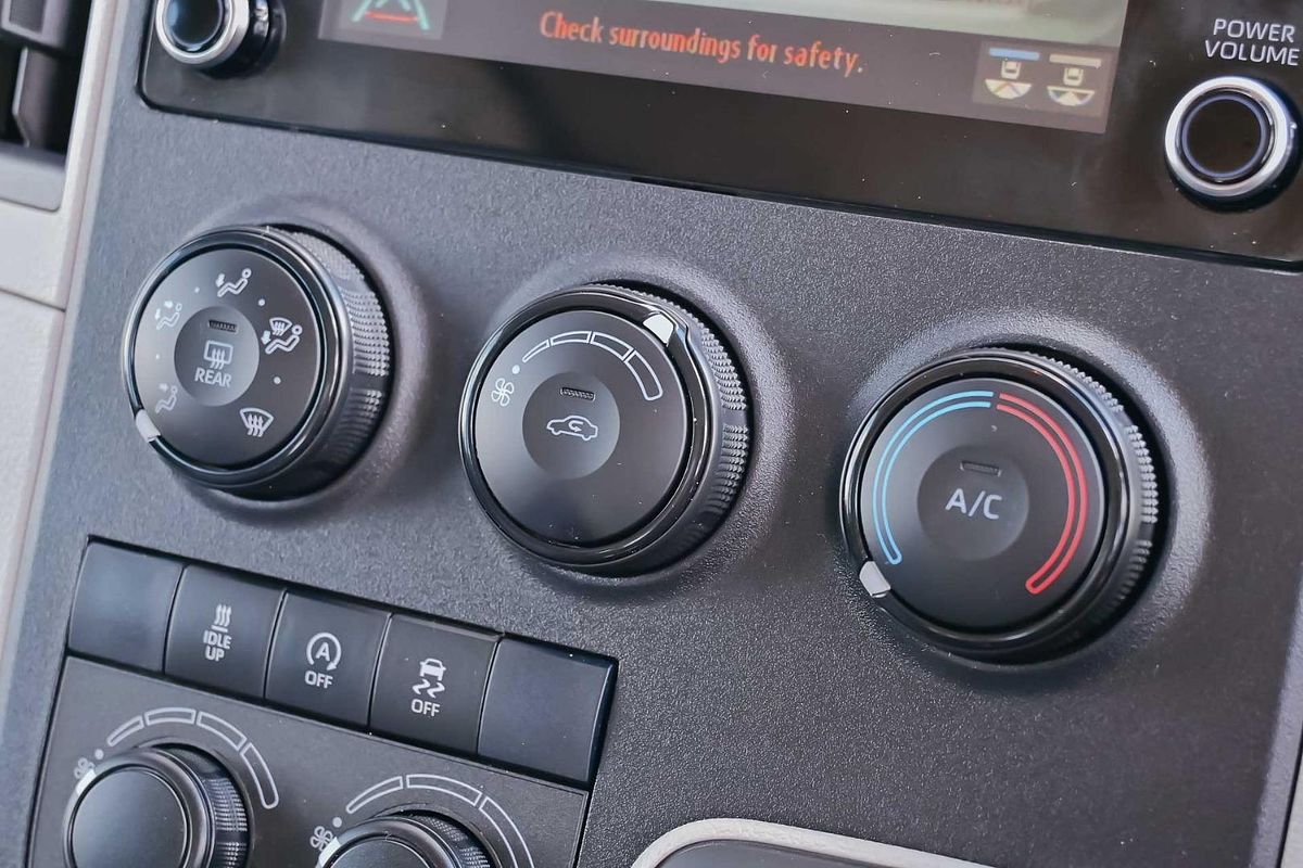2019 Toyota Hiace Commuter GDH322R