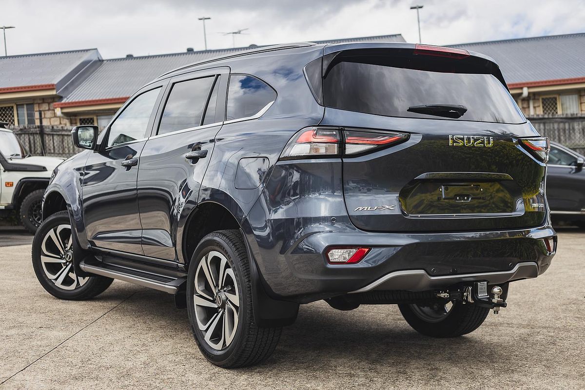 2022 Isuzu MU-X LS-T