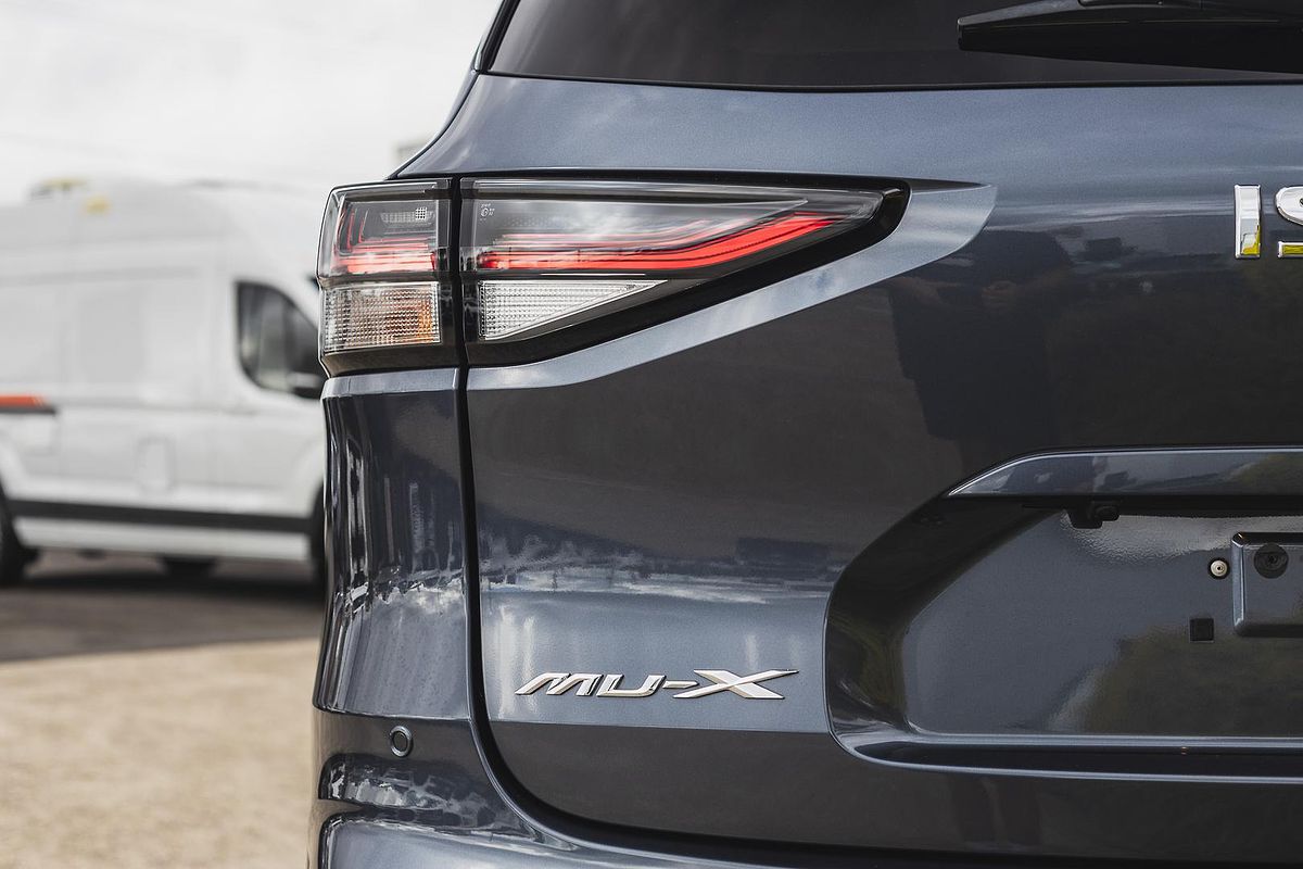 2022 Isuzu MU-X LS-T