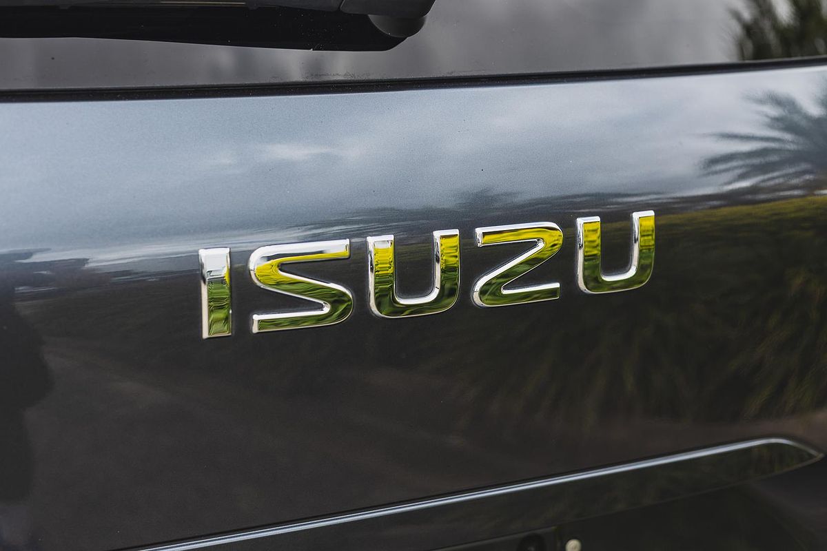2022 Isuzu MU-X LS-T